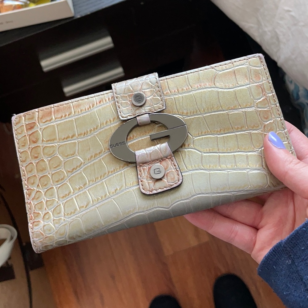 Guess wallet